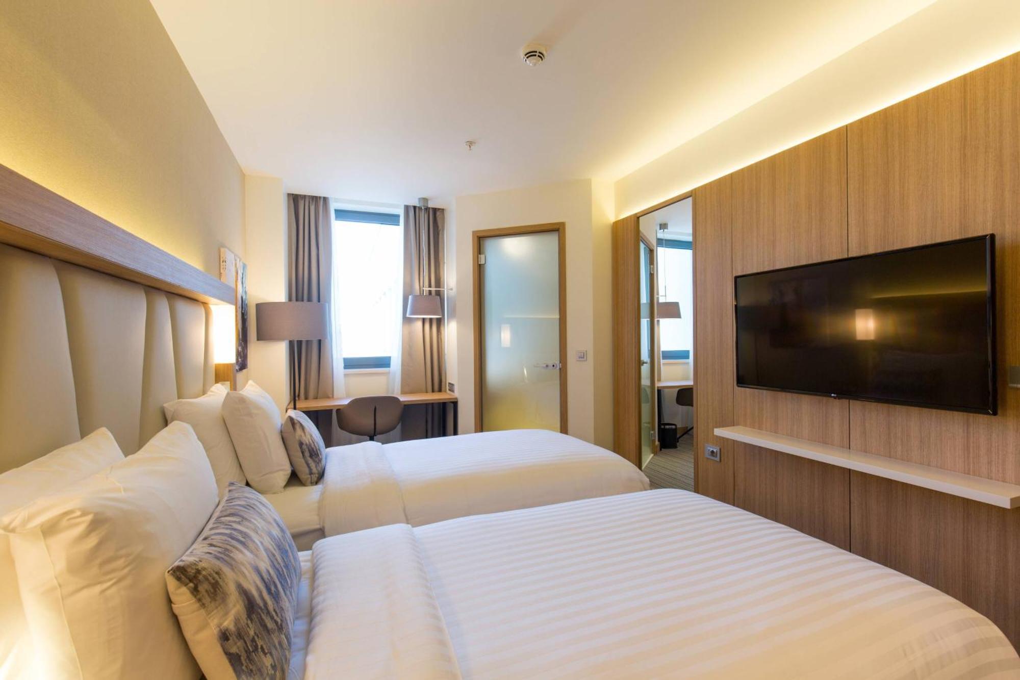 Отель Courtyard By Marriott Баня-Лука Экстерьер фото